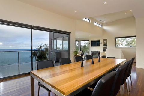 Azure - Accommodation Melbourne 3