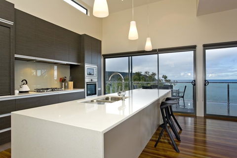 Azure - Accommodation Melbourne 2