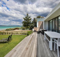 Azure Absolute Beachfront - Pet Friendly - Accommodation Melbourne