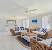 Azure Waters - perfectly positioned with ocean views - Accommodation Melbourne