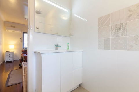 B7 Close To UWA, Swan River, Cafes And The New Children's Hospital - Accommodation Melbourne 0