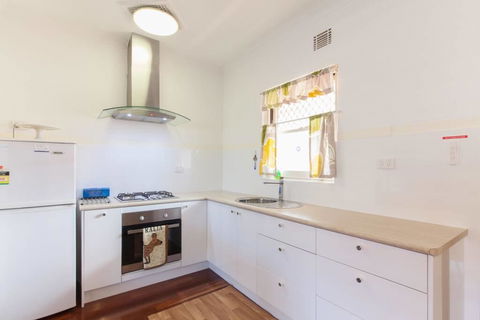 B8 Cafes, Resturants, UWA Close To SCGH - Accommodation Melbourne 2