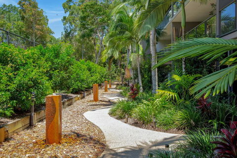 Baden 46 - Rainbow Shores, Walk To Beach, Top Floor, Air Conditioned Unit, Pools - Accommodation Melbourne 3