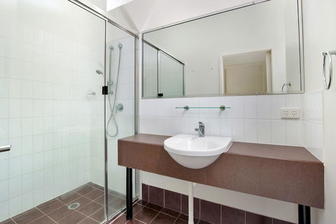 Baden 46 - Rainbow Shores, Walk To Beach, Top Floor, Air Conditioned Unit, Pools - Accommodation Melbourne 2