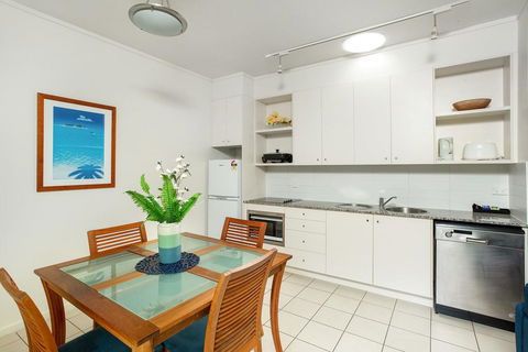 Baden 51 - Rainbow Shores, Air Conditioned, Walk To Beach, Swimming Pools - Melbourne 4u 1