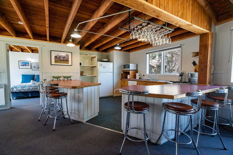 Banjo's Chalet, Alpine-getaways - Melbourne 4u 2
