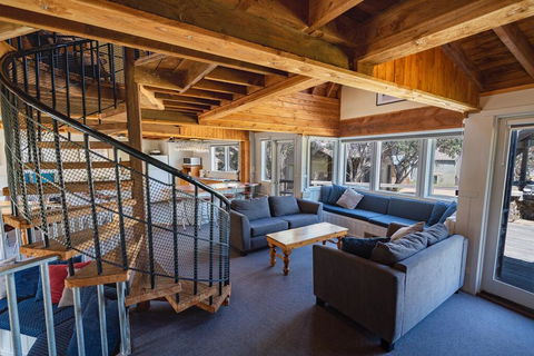 Banjo's Chalet, Alpine-getaways - Melbourne 4u 3