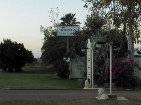 Banjos Overnight And Holiday Units - Melbourne 4u 1