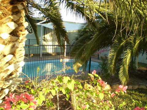 Banjos Overnight And Holiday Units - Melbourne 4u 3