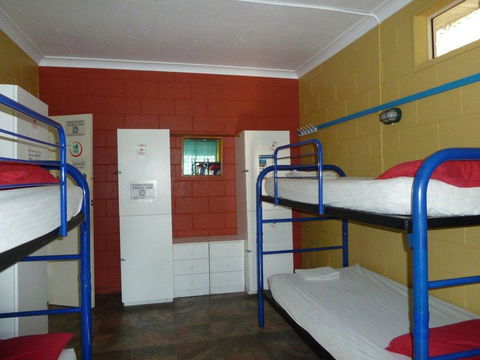 Bateman Bay Holiday Park & Batemans Bay YHA - Melbourne 4u 1