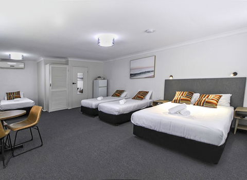 Batemans Bay Hotel - Melbourne 4u 2