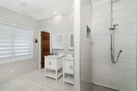 Bathers Across The Bay From Port Douglas - Accommodation Melbourne 0