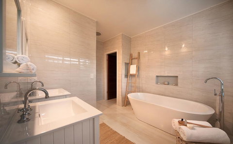 Bathers Across The Bay From Port Douglas - Accommodation Melbourne 2