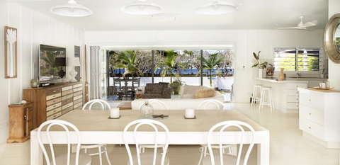 Bathers Across The Bay From Port Douglas - Accommodation Melbourne 1