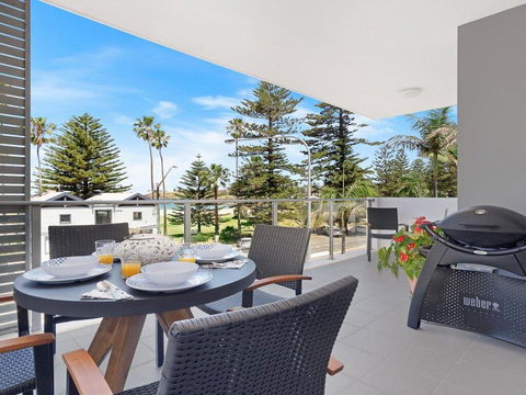Bathers At The Beach - Across From Surf Beach - Accommodation Melbourne 0