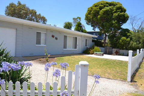 Bay Breeze Cottage - Accommodation Melbourne 0