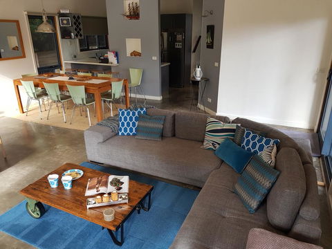 Bay Breeze Holiday Home - Accommodation Melbourne 0