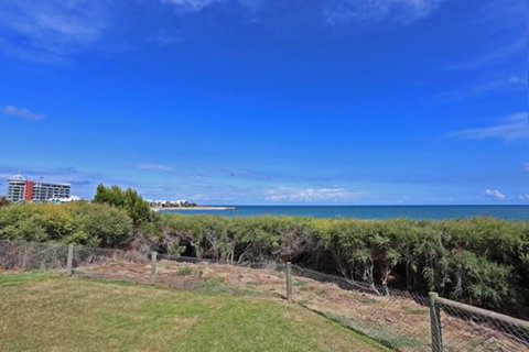 Beach Cottage In The Heart Of Mandurah - Accommodation Melbourne 3