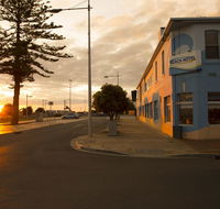 Beach Hotel - Melbourne 4u