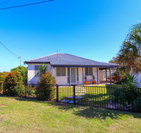 Beach Side Cottage At Blacksmiths - Accommodation Melbourne