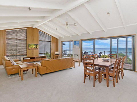 Beachfront - Accommodation Melbourne 1