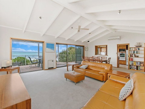 Beachfront - Accommodation Melbourne 3