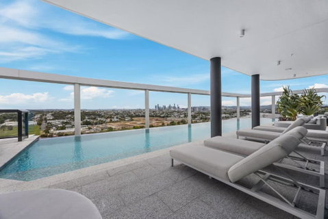 Rivello Apartments - Free Secure Car Park, 6km To City, Ferry Terminal, Eat Street, Rooftop Pool, Sauna, Portside Dinning - Accommodation Melbourne 1