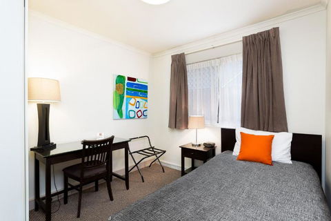 Redcliffe Motor Inn - Melbourne 4u 1