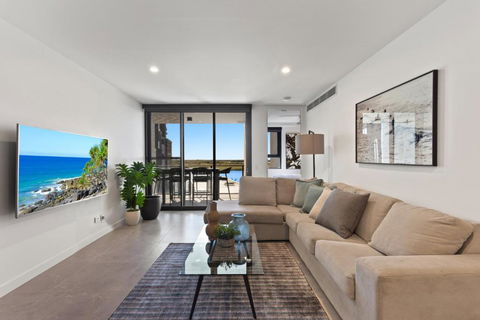Riverfront 2-Bed With Pool, Sauna, Gym & Views - Accommodation Melbourne 0