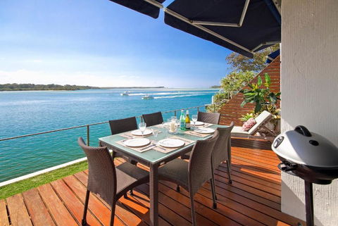 Riverfront Apartment, Perfect Location - Accommodation Melbourne 1