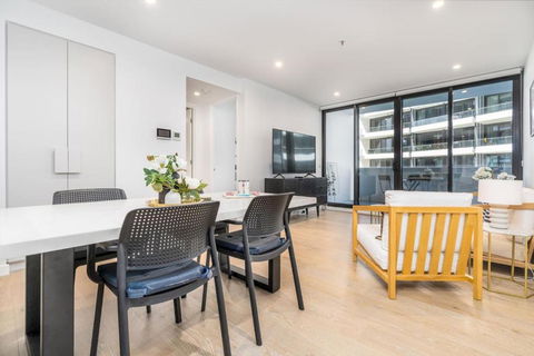Restful Apt Near ANZAC Park West - Accommodation Melbourne 0