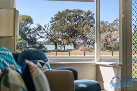 Relax At Dawesville Estuary - Accommodation Melbourne 1