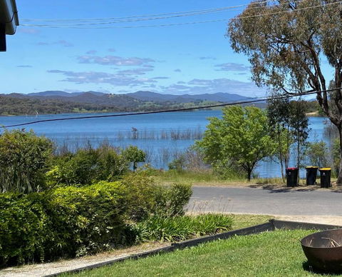 Relax In The Spa With Views Opposite Lake Eildon - Accommodation Melbourne 0