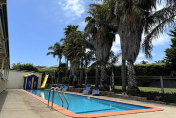 Relax, Resort Style with Accommodation Melbourne