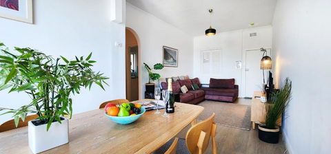 Relaxed Coastal Living With Fantastic Sea Views - Accommodation Melbourne 2
