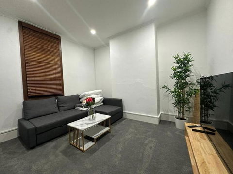 Remarkable 2 Bedroom House At The Centre Of Darlinghurst - Accommodation Melbourne 0