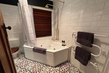 Renovated Cottage Near Cataract Gorge Launceston - Accommodation Melbourne 3