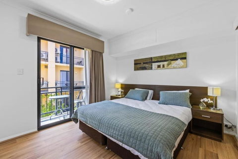 Renovated Family Apartment With Pool & WiFi - Accommodation Melbourne 2