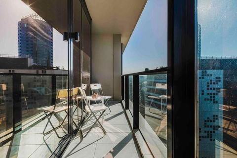 Resort Lifestyle Urban Apt - Pool, Gym, Sauna - Accommodation Melbourne 1