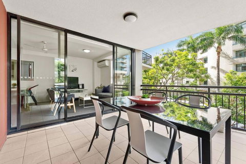 Resort Living - 10mins CBD - 2Bed / 2Bath / 1Car - Accommodation Melbourne 2