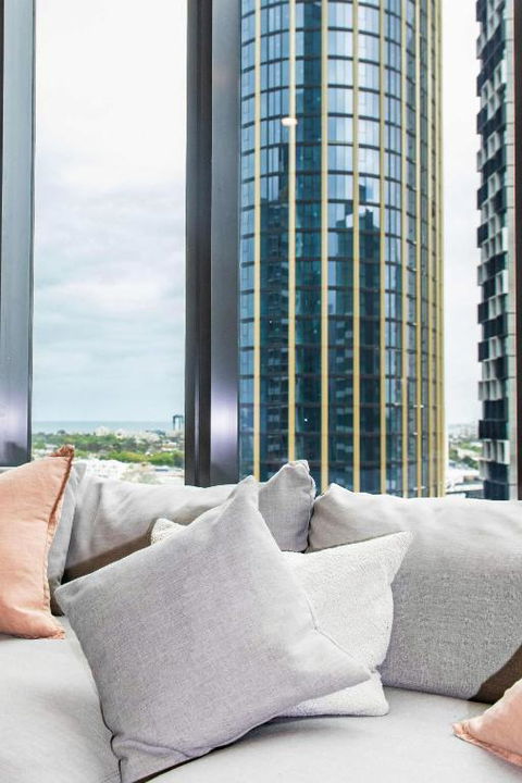 Resort Style Living 2 Bed Apt With Pool BBQ - Accommodation Melbourne 1
