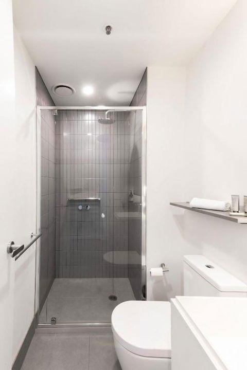 Resort Style Living 2 Bed Apt With Pool BBQ - Accommodation Melbourne 2