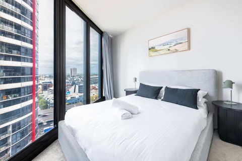 Resort Style Living 2 Bed Apt With Pool BBQ - Accommodation Melbourne 3