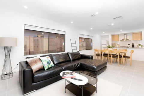 ResortStyle 4BR House With Parking - Accommodation Melbourne 2