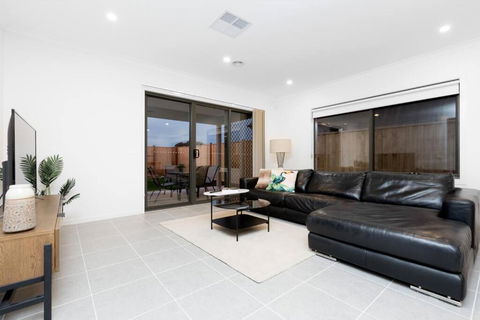 ResortStyle 4BR House With Parking - Accommodation Melbourne 3