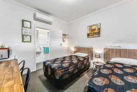 Rest Motels - Accommodation Melbourne 3