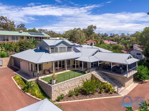Rest & Recharge In Bouvard - Accommodation Melbourne 0