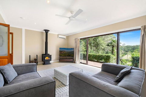 Retreat W Pool On Acreage - Accommodation Melbourne 1