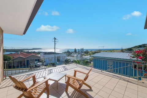 Retro Beach House - Accommodation Melbourne 0