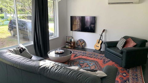 Retro Beach House - Macmasters Beach - Accommodation Melbourne 1